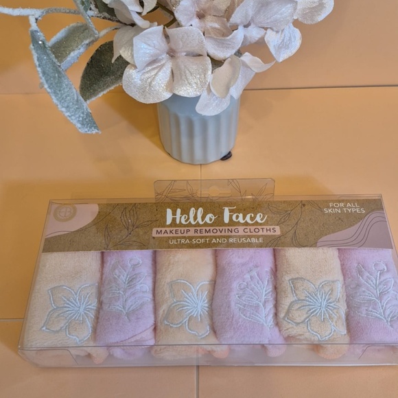 Set of Makeup Removers (Cloths & Towels) - Picture 2 of 3